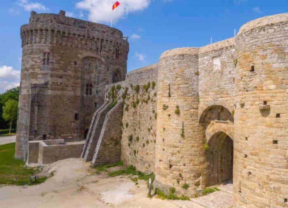Appartement En Plein Coeur Historique De Dinan Esterno foto