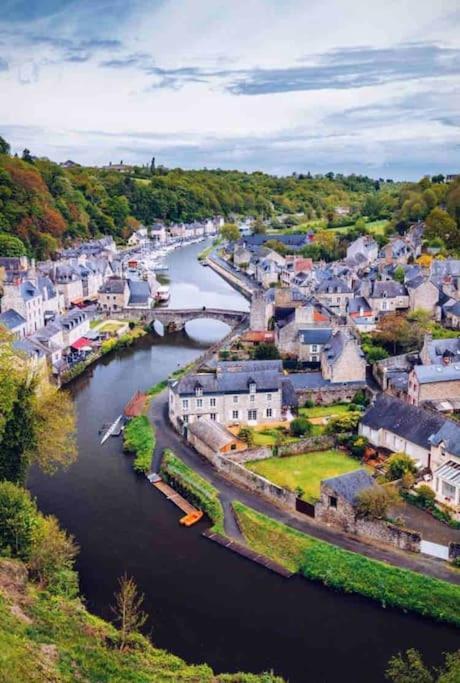 Appartement En Plein Coeur Historique De Dinan Esterno foto