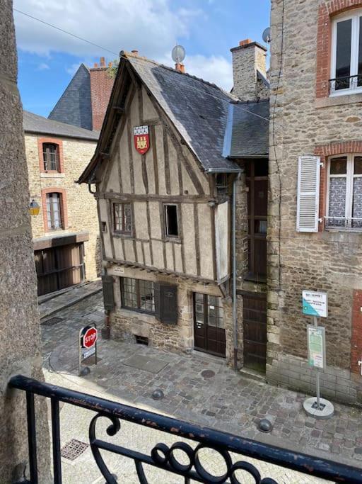 Appartement En Plein Coeur Historique De Dinan Esterno foto