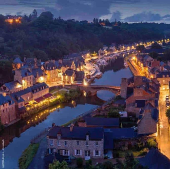 Appartement En Plein Coeur Historique De Dinan Esterno foto